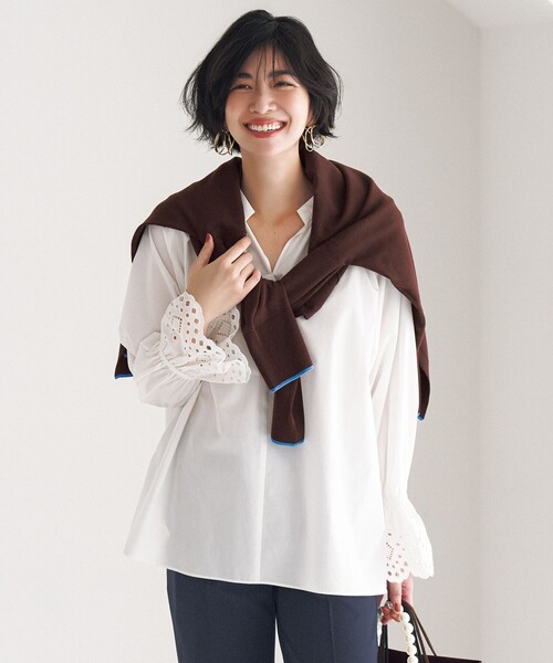 UNFILO(アンフィーロ)の「【STORY×UNFILOコラボ】イージーケア 袖刺繍 ブラウス(シャツ/ブラウス・レディース・ホワイト系/ブラック系・MEDIUM/SMALL)」の4枚目の写真