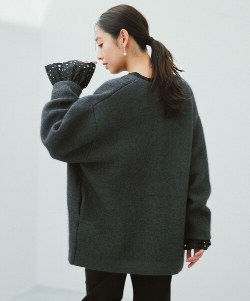 UNFILO(アンフィーロ)の「【STORY×UNFILOコラボ】イージーケア 袖刺繍 ブラウス(シャツ/ブラウス・レディース・ホワイト系/ブラック系・MEDIUM/SMALL)」の14枚目の写真
