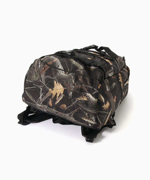 Carhartt WIP(カーハートダブリューアイピー)の「CARHARTT WIP / カーハート ダブリューアイピー Kickflip Backpack Camo(ショルダーバッグ・メンズ・ブラック・FREE)」の4枚目の写真