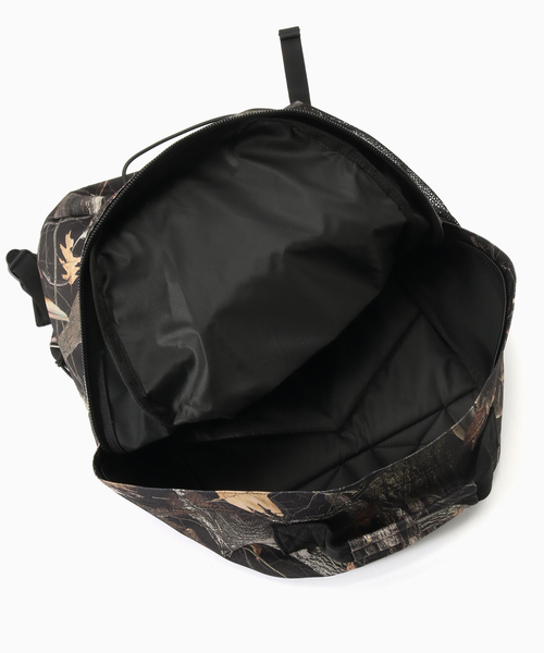 Carhartt WIP(カーハートダブリューアイピー)の「CARHARTT WIP / カーハート ダブリューアイピー Kickflip Backpack Camo(ショルダーバッグ・メンズ・ブラック・FREE)」の6枚目の写真