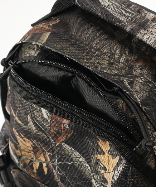Carhartt WIP(カーハートダブリューアイピー)の「CARHARTT WIP / カーハート ダブリューアイピー Kickflip Backpack Camo(ショルダーバッグ・メンズ・ブラック・FREE)」の7枚目の写真