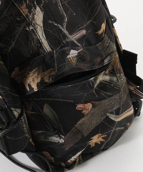 Carhartt WIP(カーハートダブリューアイピー)の「CARHARTT WIP / カーハート ダブリューアイピー Kickflip Backpack Camo(ショルダーバッグ・メンズ・ブラック・FREE)」の8枚目の写真