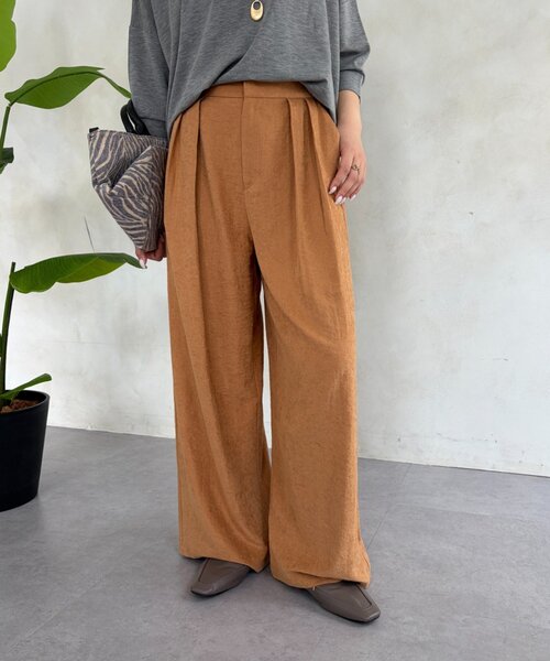 Jena espace merveilleux(ジェナ エスパスメルヴェイユ)の「ピーチスキンタックパンツ(その他パンツ・レディース・ライトグレー/ブラック/キャメル・FREE)」の3枚目の写真