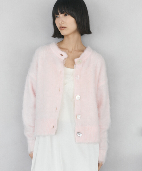 Firsthand(ファーストハンド)の「Firsthand/ファーストハンド バリエーションボタン シャギーニット カーディガン【限定展開】(カーディガン/ボレロ・レディース・ピンク/グレー/サックスブルー/ブラウン・FREE)」の4枚目の写真
