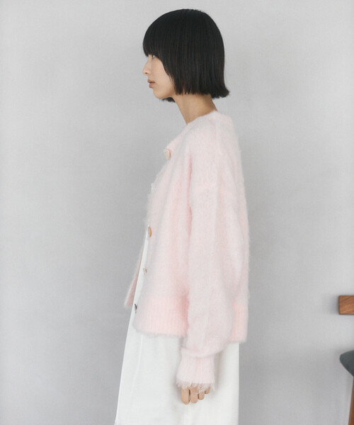 Firsthand(ファーストハンド)の「Firsthand/ファーストハンド バリエーションボタン シャギーニット カーディガン【限定展開】(カーディガン/ボレロ・レディース・ピンク/グレー/サックスブルー/ブラウン・FREE)」の17枚目の写真