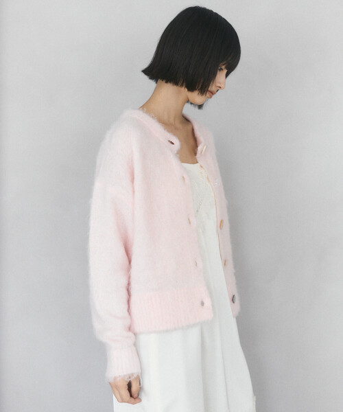Firsthand(ファーストハンド)の「Firsthand/ファーストハンド バリエーションボタン シャギーニット カーディガン【限定展開】(カーディガン/ボレロ・レディース・ピンク/グレー/サックスブルー/ブラウン・FREE)」の19枚目の写真