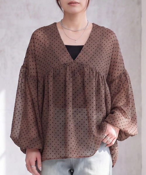 SELECT LEVERY(セレクトリベリー)の「無地ドットシアーワッシャーVネックブラウス(シャツ/ブラウス・レディース・ブラック/アイボリー/ブラウン/ブラウン系その他/ブラック系その他・MEDIUM)」の1枚目の写真