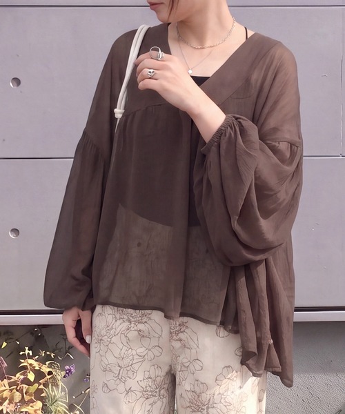 SELECT LEVERY(セレクトリベリー)の「無地ドットシアーワッシャーVネックブラウス(シャツ/ブラウス・レディース・ブラック/アイボリー/ブラウン/ブラウン系その他/ブラック系その他・MEDIUM)」の8枚目の写真