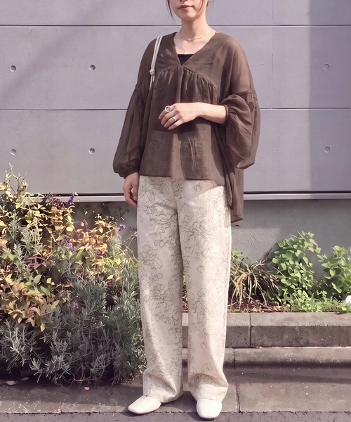 SELECT LEVERY(セレクトリベリー)の「無地ドットシアーワッシャーVネックブラウス(シャツ/ブラウス・レディース・ブラック/アイボリー/ブラウン/ブラウン系その他/ブラック系その他・MEDIUM)」の9枚目の写真