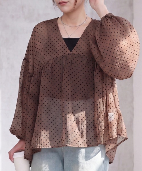 SELECT LEVERY(セレクトリベリー)の「無地ドットシアーワッシャーVネックブラウス(シャツ/ブラウス・レディース・ブラック/アイボリー/ブラウン/ブラウン系その他/ブラック系その他・MEDIUM)」の16枚目の写真