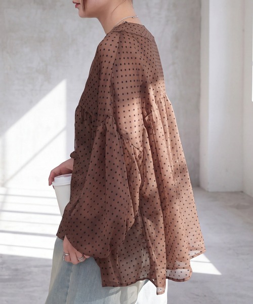 SELECT LEVERY(セレクトリベリー)の「無地ドットシアーワッシャーVネックブラウス(シャツ/ブラウス・レディース・ブラック/アイボリー/ブラウン/ブラウン系その他/ブラック系その他・MEDIUM)」の18枚目の写真