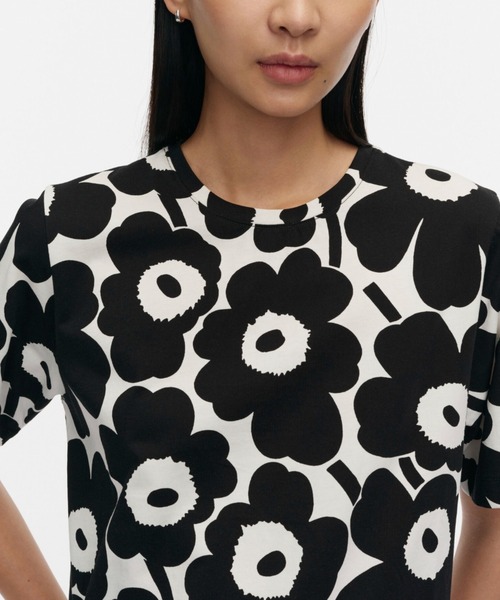marimekko(マリメッコ)の「Tunnit Unikko / T-shirt(Tシャツ/カットソー・レディース・ブラック・LARGE/MEDIUM/XX-SMALL/SMALL/X-SMALL)」の6枚目の写真