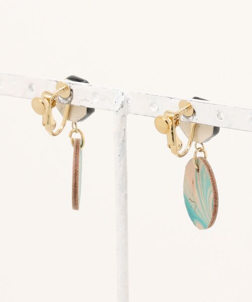 tone（トーン）の「【irodori】marble 黒 earring（イヤリング・レディース・ブラック・FREE）」の2枚目の写真