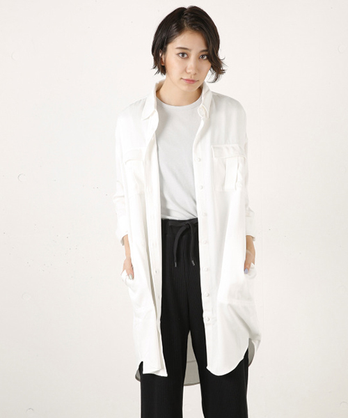 MOUSSY（マウジー）の「LONG KHAKI SHIRT（シャツ/ブラウス・レディース・ライトカーキ/ライトベージュ/ホワイト・FREE）」の2枚目の写真