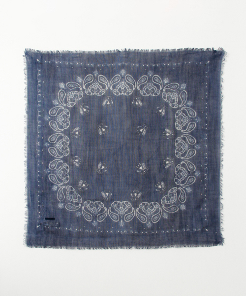 URBAN RESEARCH Sonny Label(アーバンリサーチサニーレーベル)の「Sonny Label WOOL バンダナ柄フリンジストール(ストール/ショール・レディース・ネイビー/レッド・ONE)」の3枚目の写真