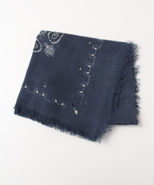 URBAN RESEARCH Sonny Label(アーバンリサーチサニーレーベル)の「Sonny Label WOOL バンダナ柄フリンジストール(ストール/ショール・レディース・ネイビー/レッド・ONE)」の5枚目の写真