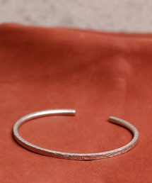 GILD（ギルド）の「GILD ギルド / Frosted coat texture narrow bangle フロスティド コート テクスチャー ナロー バングル / G162-BR03（バングル/リストバンド）」