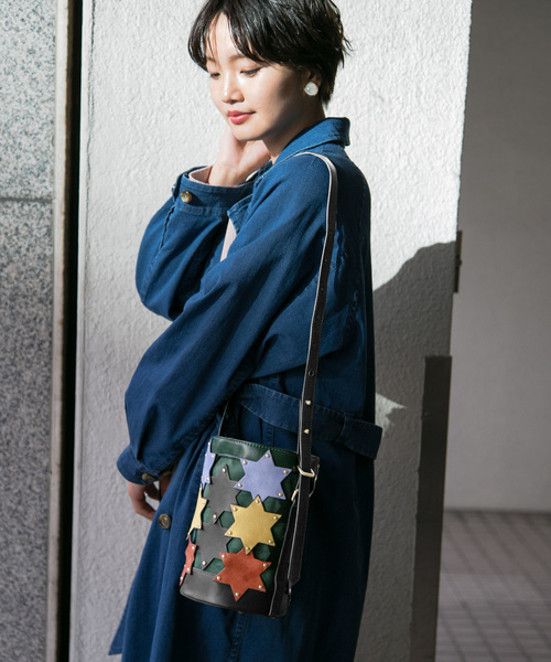 UR SELECT（ユーアールセレクト）の「スターパッチショルダー（ショルダーバッグ・レディース・ゴールド/キャメル/ブラック系その他/ブラック・FREE）」の3枚目の写真