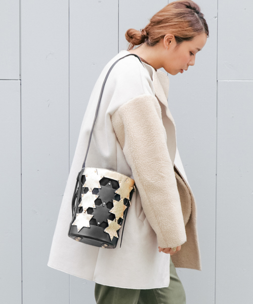 UR SELECT（ユーアールセレクト）の「スターパッチショルダー（ショルダーバッグ・レディース・ゴールド/キャメル/ブラック系その他/ブラック・FREE）」の4枚目の写真