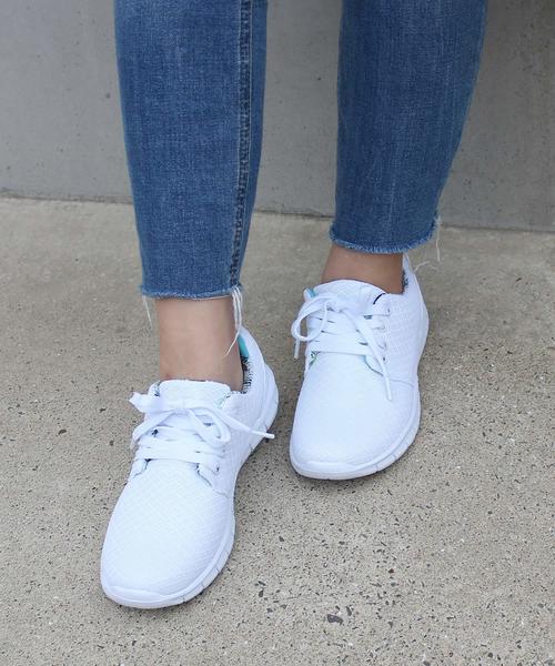 AmiAmi（アミアミ）の「超軽量スニーカー（スニーカー・レディース・ピンク/ブラック/ブラックミックス/ミックスグレー/レッド/ネイビー/ホワイト/ブラック系その他/グレー系その他/グレー/ピンク系その他/ライトグレー/パープル・23.5cm/22.5cm/24.5cm/23cm/25cm/24cm）」の2枚目の写真