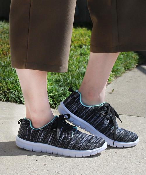 AmiAmi（アミアミ）の「超軽量スニーカー（スニーカー・レディース・ピンク/ブラック/ブラックミックス/ミックスグレー/レッド/ネイビー/ホワイト/ブラック系その他/グレー系その他/グレー/ピンク系その他/ライトグレー/パープル・23.5cm/22.5cm/24.5cm/23cm/25cm/24cm）」の4枚目の写真