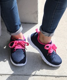 超軽量スニーカー