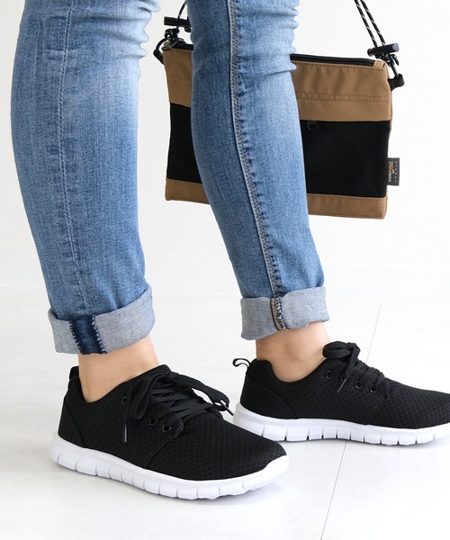 AmiAmi（アミアミ）の「超軽量スニーカー（スニーカー・レディース・ピンク/ブラック/ブラックミックス/ミックスグレー/レッド/ネイビー/ホワイト/ブラック系その他/グレー系その他/グレー/ピンク系その他/ライトグレー/パープル・23.5cm/22.5cm/24.5cm/23cm/25cm/24cm）」の3枚目の写真