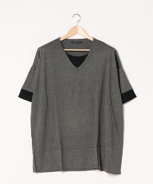 B.I.D.(ビーアイディー)の「《Bl》フェイクVネック半袖カットソー 無地(Tシャツ/カットソー・レディース・ネイビー/カーキ/ピンク/チャコールグレー/ブラック・LARGE/MEDIUM)」の3枚目の写真