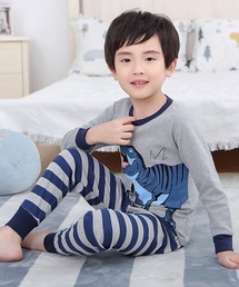 DAY CLOSET（デイ クローゼット）の「キッズ 長袖総柄プリントコットンルームウェアパジャマ 上下2点セット（ルームウェア/パジャマ）」