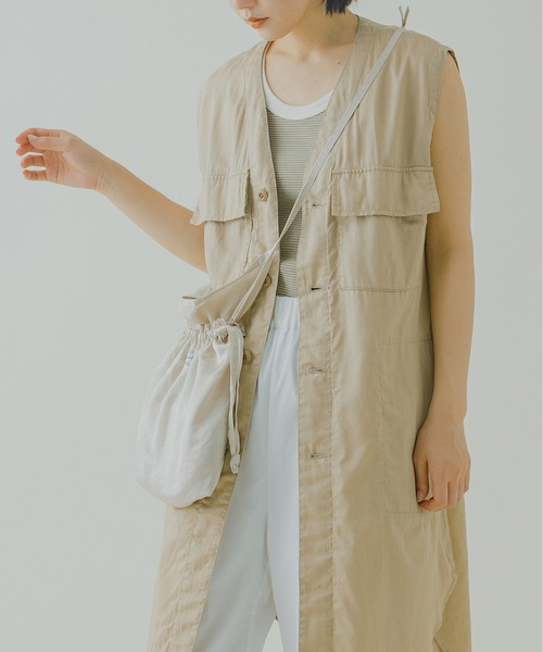 kha:ki(カーキ)の「「KHA:KI / カーキ」ミリタリーコットンサテンロングベスト"TYPE C-1 LONG VEST"(ベスト・レディース・ブラック/ベージュ/カーキ・1/2)」の2枚目の写真