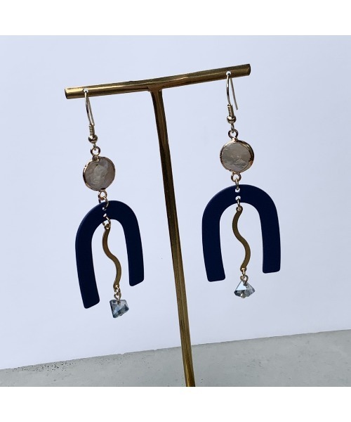tone(トーン)の「【-lensa-】天然バロックパールのユニークピアス(MA)(ピアス(両耳用)・レディース・ネイビー・FREE)」の8枚目の写真