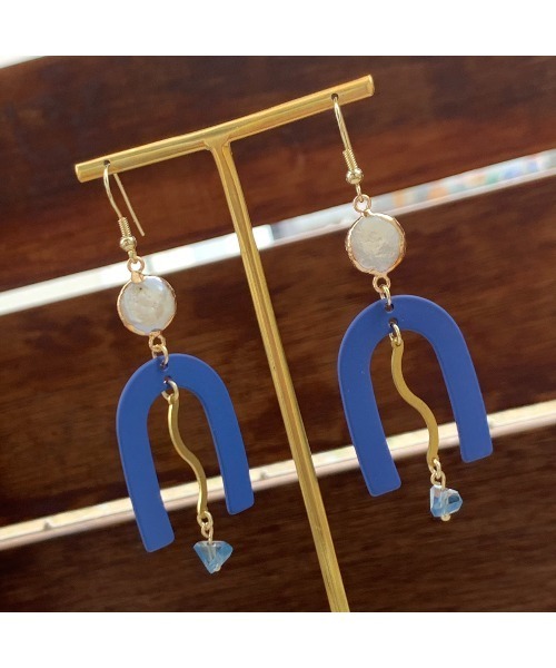 tone(トーン)の「【-lensa-】天然バロックパールのユニークピアス(MA)(ピアス(両耳用)・レディース・ネイビー・FREE)」の9枚目の写真