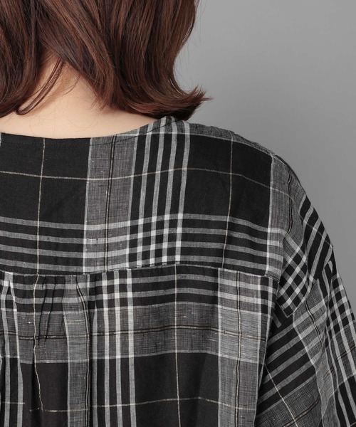 studio CLIP（スタディオクリップ）の「《Natural by studio CLIP》リラックスギャザーワンピース（ワンピース・レディース・ブラック/ベージュ/オフホワイト・FREE）」の4枚目の写真