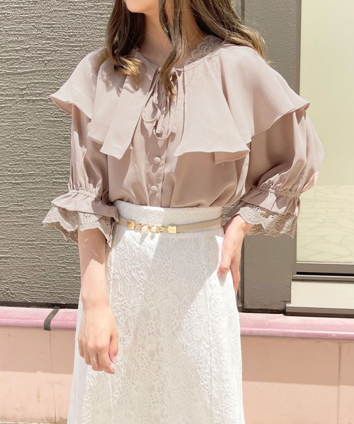apres jour(アプレジュール)の「ラッフルデザインブラウス【ZOZOTOWN限定アイテム】(シャツ/ブラウス・レディース・オフホワイト/ピンクベージュ/アイボリー/その他・フリー/X-LARGE)」の4枚目の写真