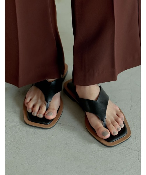 Re:EDIT（リエディ）の「配色トングサンダル（サンダル・レディース・キャメル/ブラック・MEDIUM/XX-LARGE/LARGE/X-LARGE/SMALL）」の3枚目の写真