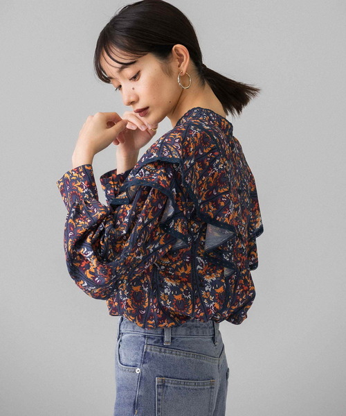 KBF（ケイビーエフ）の「前後2WAYフリルシャツ（シャツ/ブラウス・レディース・ブラック/ネイビー/レッド・ONE）」の4枚目の写真