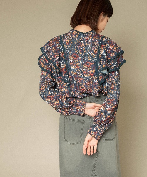 KBF（ケイビーエフ）の「前後2WAYフリルシャツ（シャツ/ブラウス・レディース・ブラック/ネイビー/レッド・ONE）」の9枚目の写真