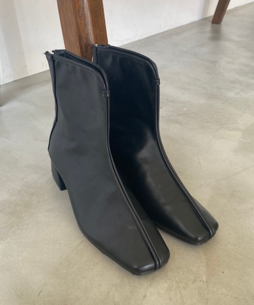 Aunt Marie's(アントマリーズ)の「スクエアトゥフェイクレザーショートブーツ(ブーツ・レディース・ブラック/ベージュ・SMALL/MEDIUM/LARGE)」の5枚目の写真