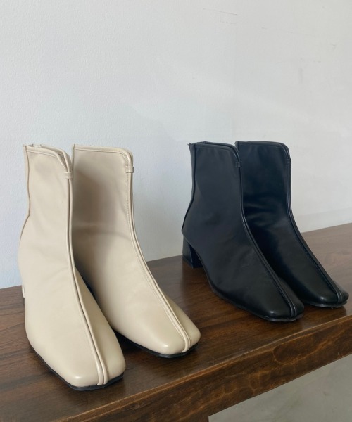 Aunt Marie's(アントマリーズ)の「スクエアトゥフェイクレザーショートブーツ(ブーツ・レディース・ブラック/ベージュ・SMALL/MEDIUM/LARGE)」の7枚目の写真