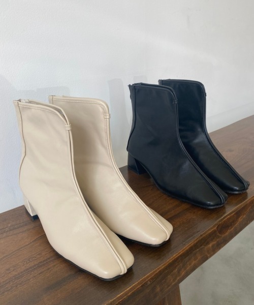 Aunt Marie's(アントマリーズ)の「スクエアトゥフェイクレザーショートブーツ(ブーツ・レディース・ブラック/ベージュ・SMALL/MEDIUM/LARGE)」の9枚目の写真