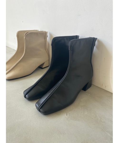 Aunt Marie's(アントマリーズ)の「スクエアトゥフェイクレザーショートブーツ(ブーツ・レディース・ブラック/ベージュ・SMALL/MEDIUM/LARGE)」の8枚目の写真
