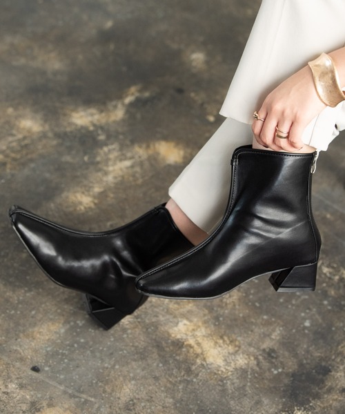 Aunt Marie's(アントマリーズ)の「スクエアトゥフェイクレザーショートブーツ(ブーツ・レディース・ブラック/ベージュ・SMALL/MEDIUM/LARGE)」の13枚目の写真