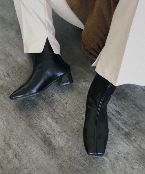 Aunt Marie's(アントマリーズ)の「スクエアトゥフェイクレザーショートブーツ(ブーツ・レディース・ブラック/ベージュ・SMALL/MEDIUM/LARGE)」の14枚目の写真