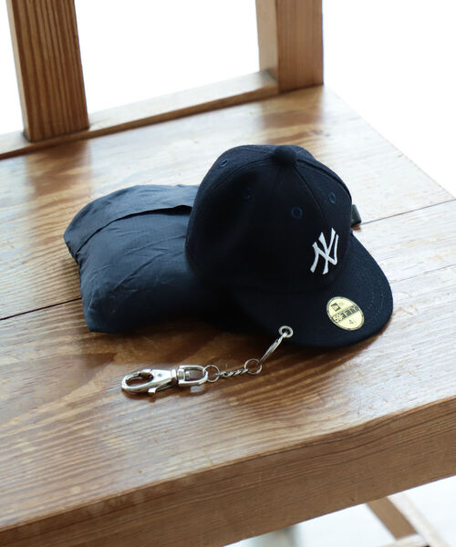 NEW ERA（ニューエラ）の「NEW ERA × BEAMS / 別注 NewYork Yankees Cap Pouch Eco Bag（ショルダーバッグ・メンズ・アイボリー/ネイビー/ストライプ・ONE SIZE）」の3枚目の写真