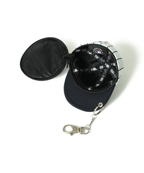 NEW ERA（ニューエラ）の「NEW ERA × BEAMS / 別注 NewYork Yankees Cap Pouch Eco Bag（ショルダーバッグ・メンズ・アイボリー/ネイビー/ストライプ・ONE SIZE）」の5枚目の写真