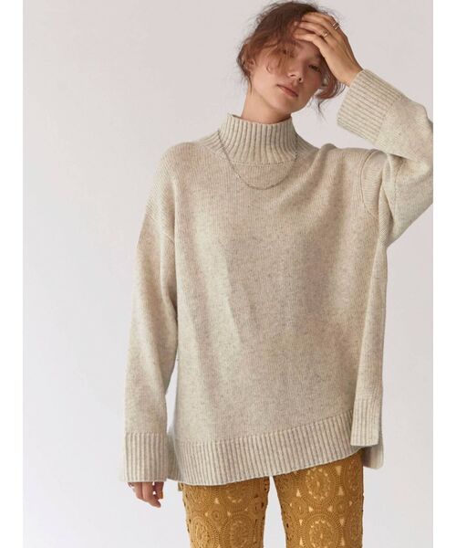 Ungrid（アングリッド）の「ハイネックワイドボリュームニット（ニット/セーター・レディース・アイボリー/グリーン/ブルー/ブラウン・FREE）」の2枚目の写真
