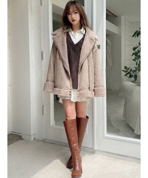 RESEXXY(リゼクシー)の「ビッグシルエットフェイクムートンブルゾン(ムートンコート・レディース・ブラック/アイボリー/モカ・FREE)」の10枚目の写真