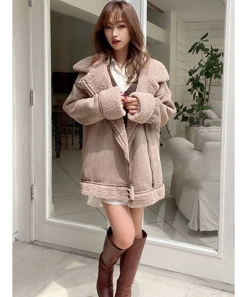 RESEXXY(リゼクシー)の「ビッグシルエットフェイクムートンブルゾン(ムートンコート・レディース・ブラック/アイボリー/モカ・FREE)」の15枚目の写真