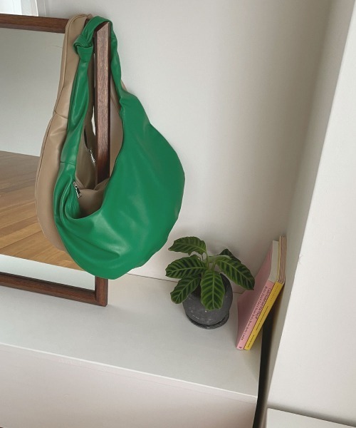 marjour（マージュール）の「SOFT FAKE LEATHER BAG（ショルダーバッグ・レディース・ベージュ/グリーン・FREE）」の17枚目の写真