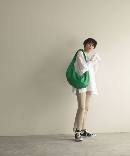 marjour（マージュール）の「SOFT FAKE LEATHER BAG（ショルダーバッグ・レディース・ベージュ/グリーン・FREE）」の15枚目の写真